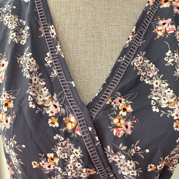 Sienna Sky Boho Blue Flower Floral Wrap Dress size Medium - Picture 4 of 9